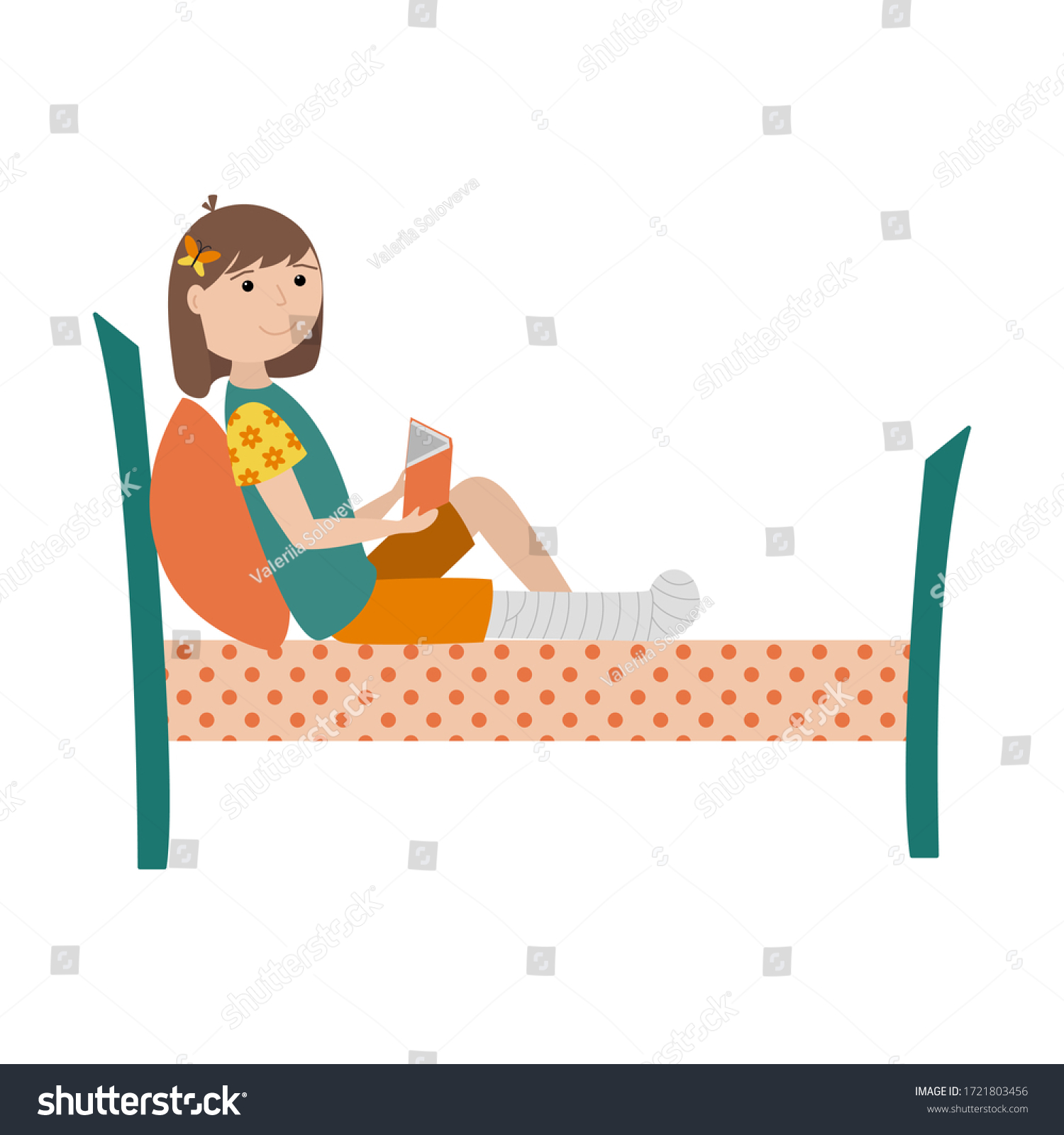 Девушка с забинтованной ногой на диване