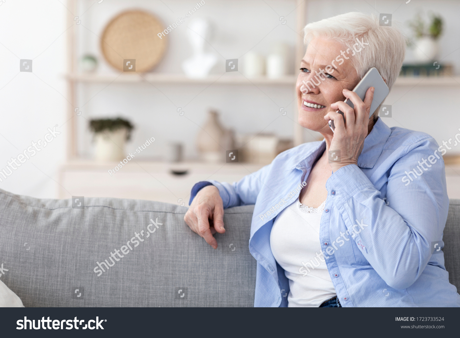 1,220,297 Phone Talk Images, Stock Photos & Vectors | Shutterstock