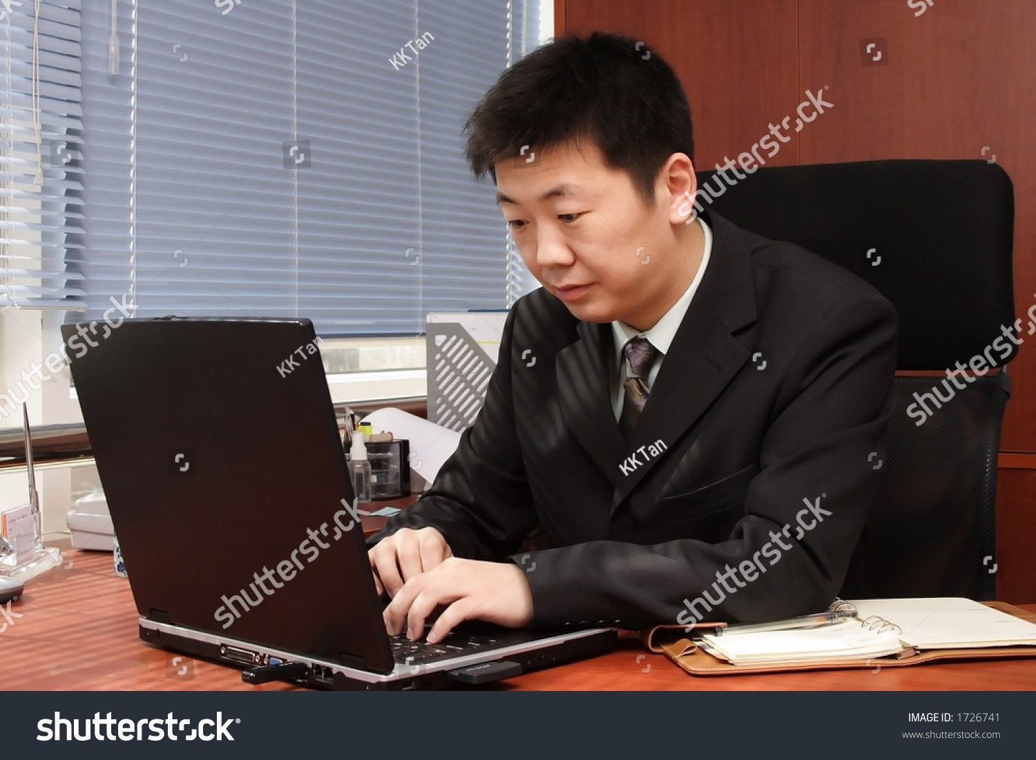 Китаец за компьютером
