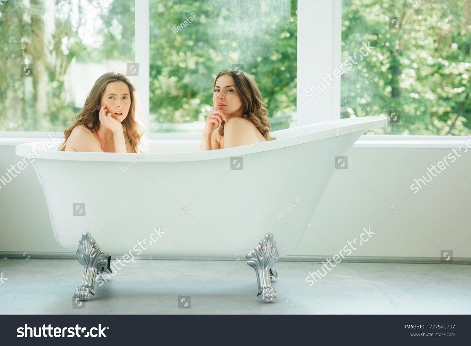 Teen Lesbians In Bathtub