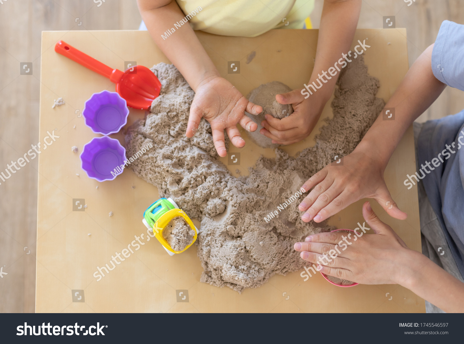 Упражнения с кинетическим песком