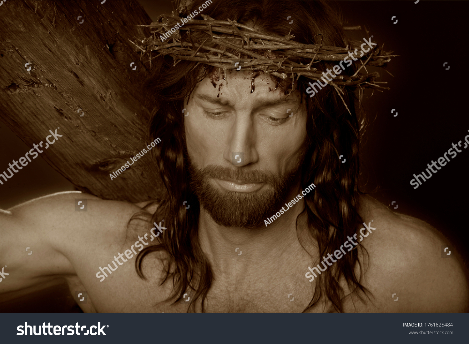 Jesus Christ Wearing Crown Thorns Carrying库存照片1761625484 Shutterstock 5937