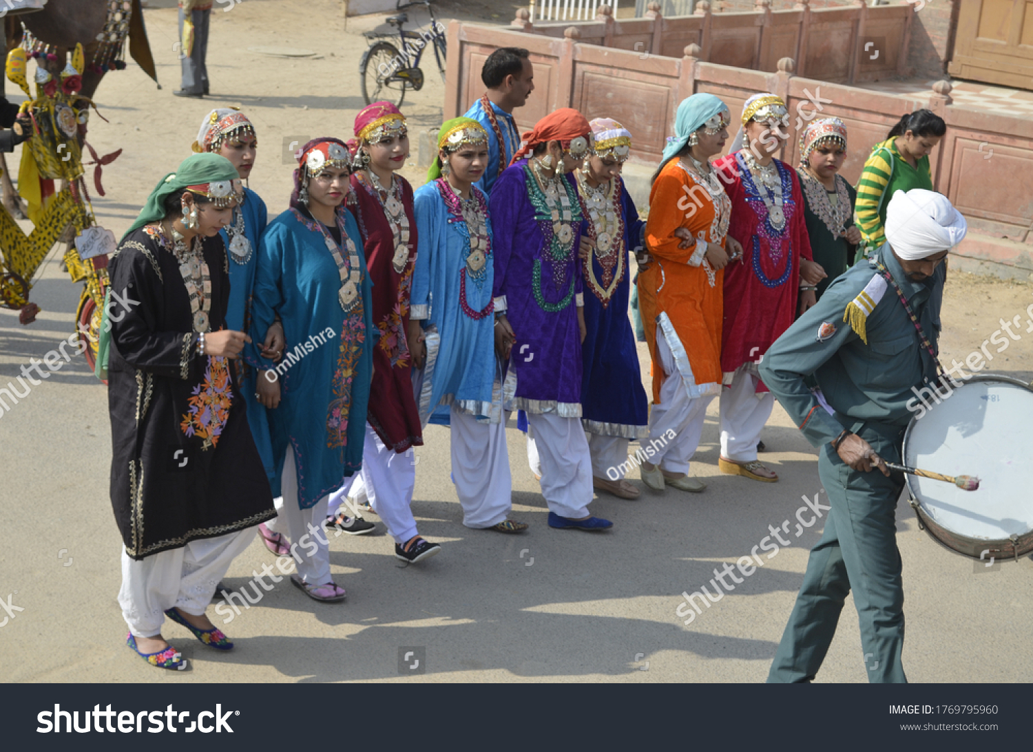 Kashmiri Folk Artiste : 55 Images, Photos Et Images Vectorielles De ...