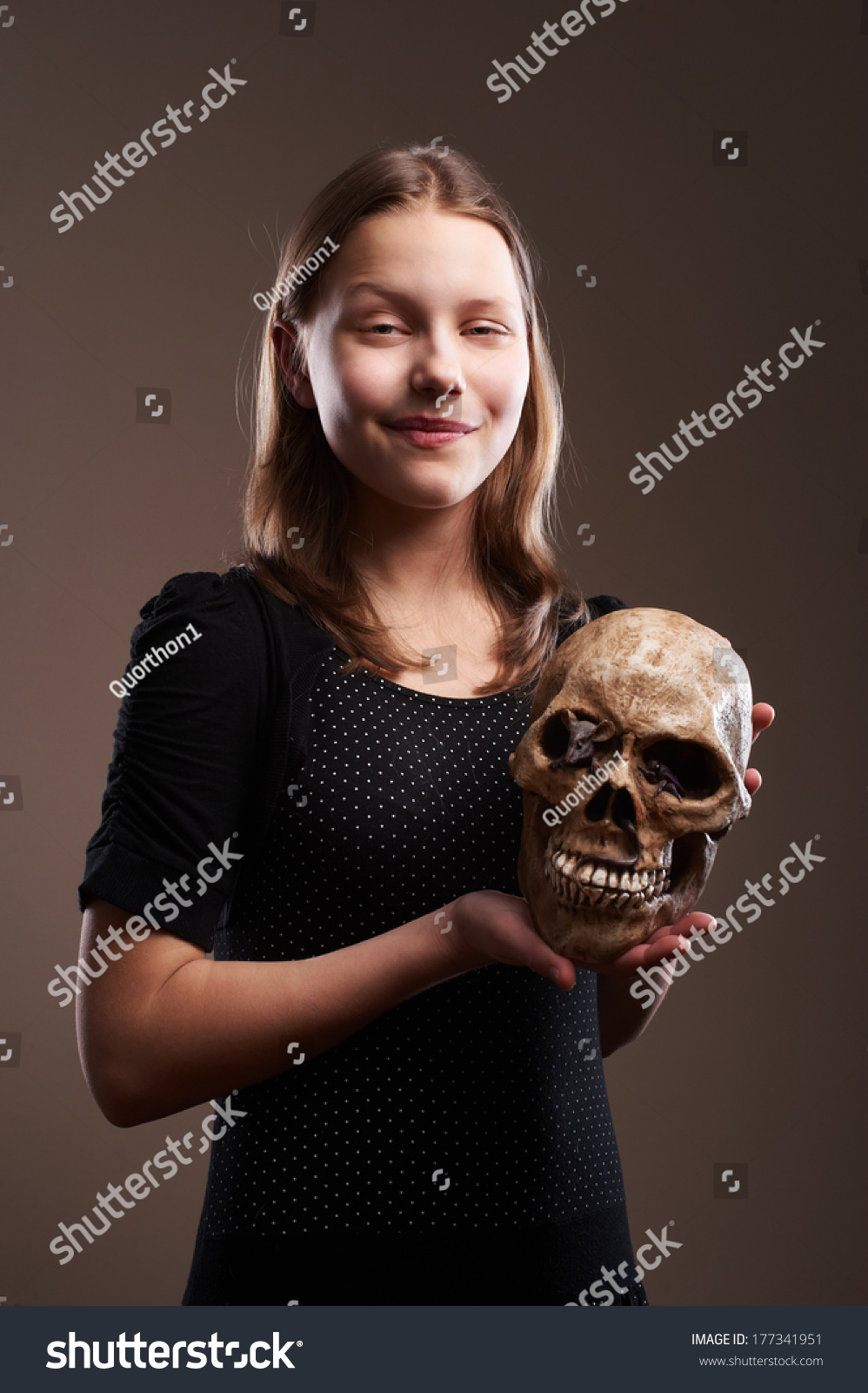 Smiling Teen Girl Holding Skull Stock Photo 177341951 | Shutterstock