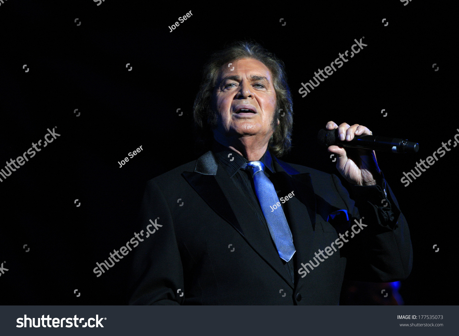 Beverly Hills Feb 16 Engelbert Humperdinck Stock Photo 177535073 ...