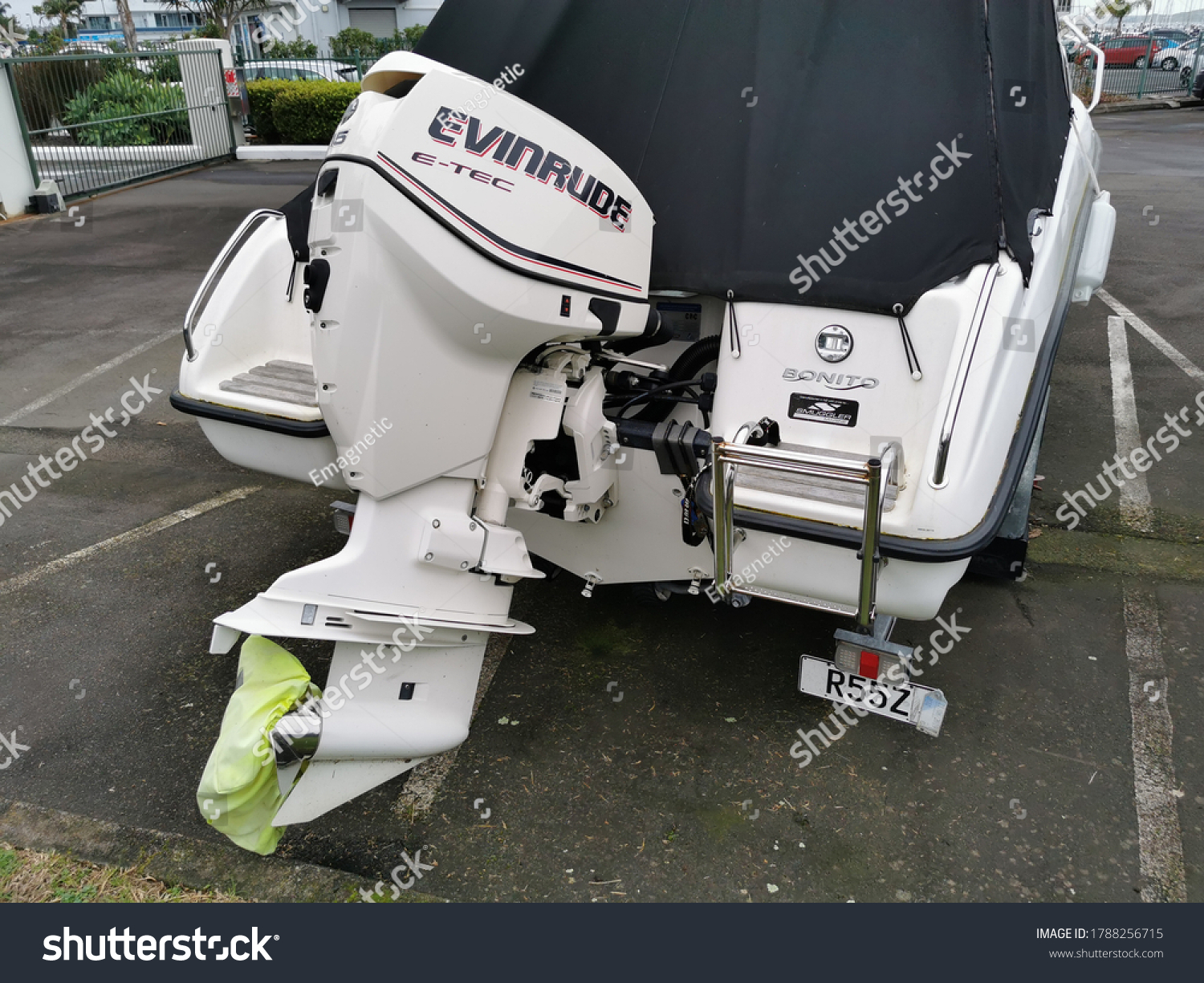 15 Evinrude Outboard Motor Images, Stock Photos & Vectors | Shutterstock