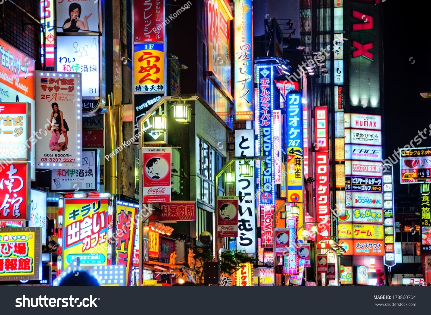 Токийская жизнь. Синдзюку Кабуки-тё Годзилла. Кабуки Синдзюку. Отель Годзилла Токио. Famous Japanese things on the Street.