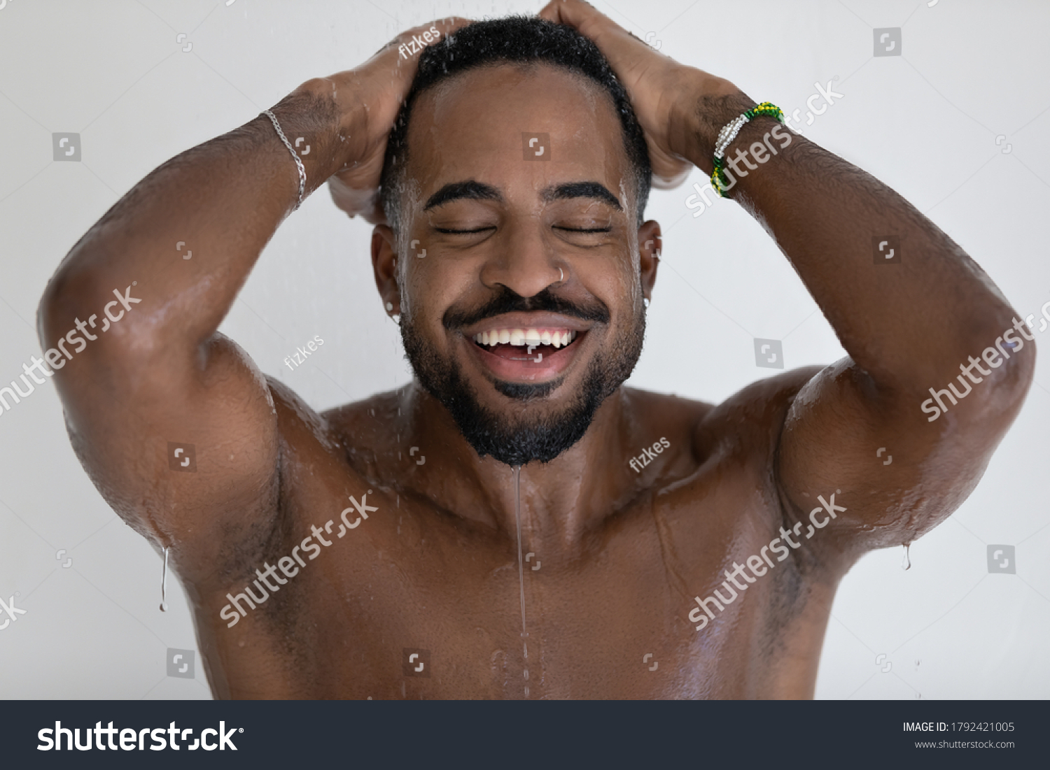 10 475件の「naked Man Shower」の画像、写真素材、ベクター画像 Shutterstock