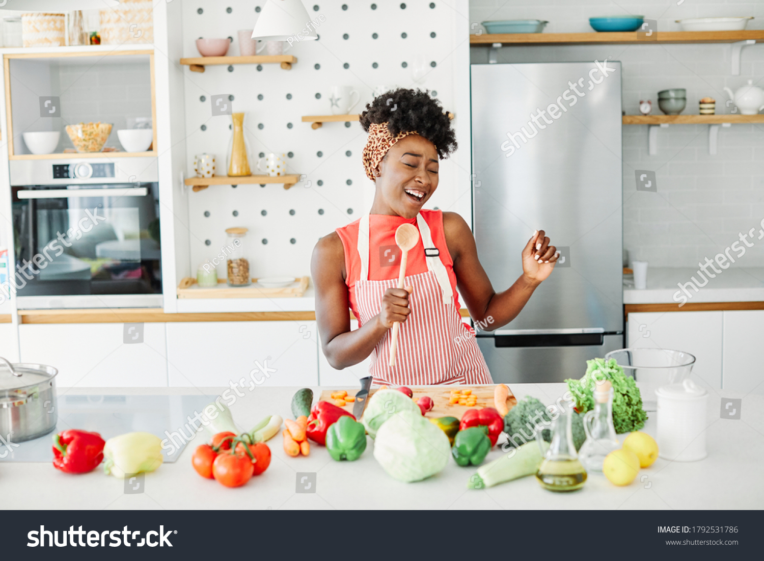 singing in the kitchen        
        <figure class=