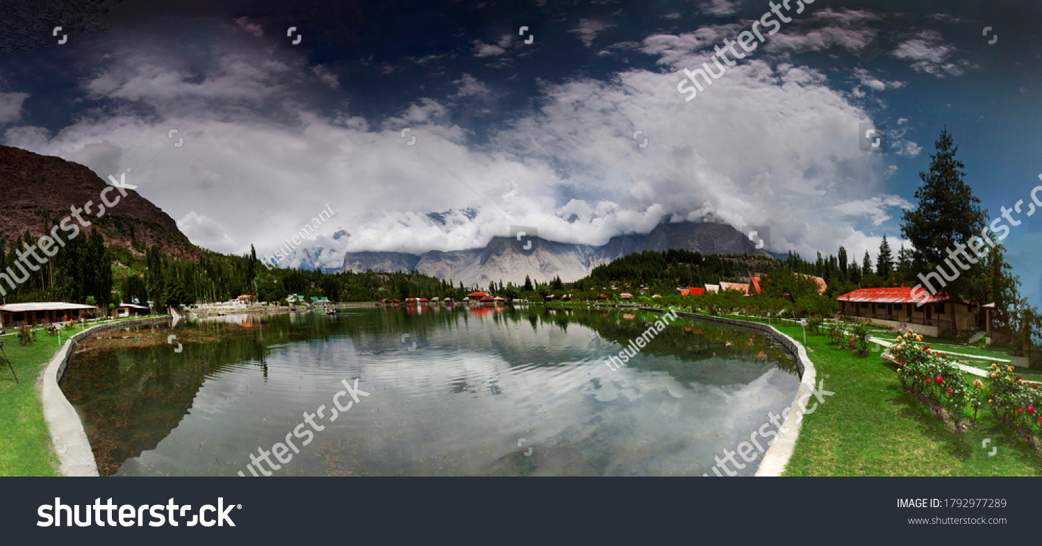 Shangrila Lake Lower Kachura Lake Skardu Stock-foto 1792977289 