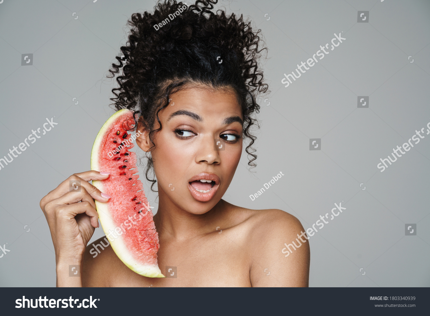 Image Shirtless African American Woman Posing库存照片1803340939 Shutterstock