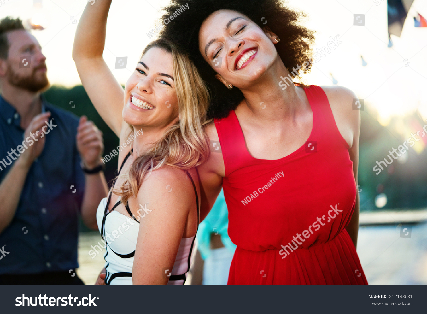 Zdjęcie Stockowe „happy Lesbian Couple Dancing Champagne Party