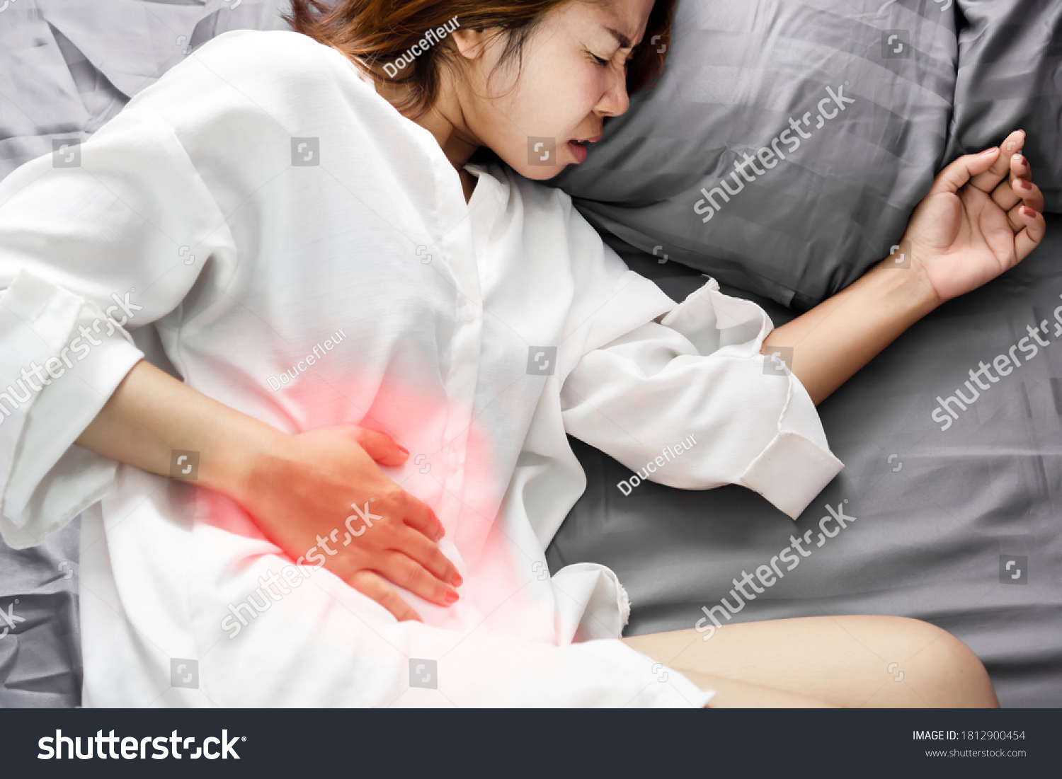 3-pain-down-right-side-of-stomach-images-stock-photos-vectors