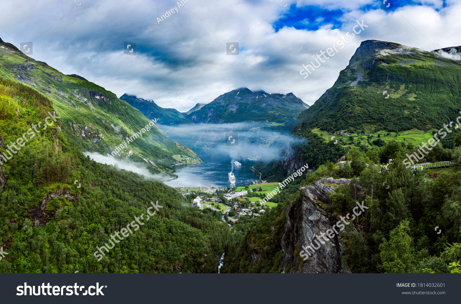 阿尔巴尼亚阿尔卑斯山的高山湖泊的壮丽景色 库存照片 Shutterstock