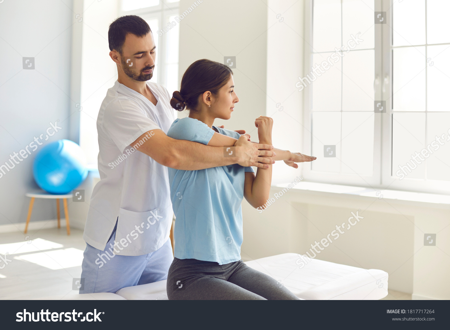 Male Physiotherapist Chiropractor Examining Female Patients Stock Photo ...