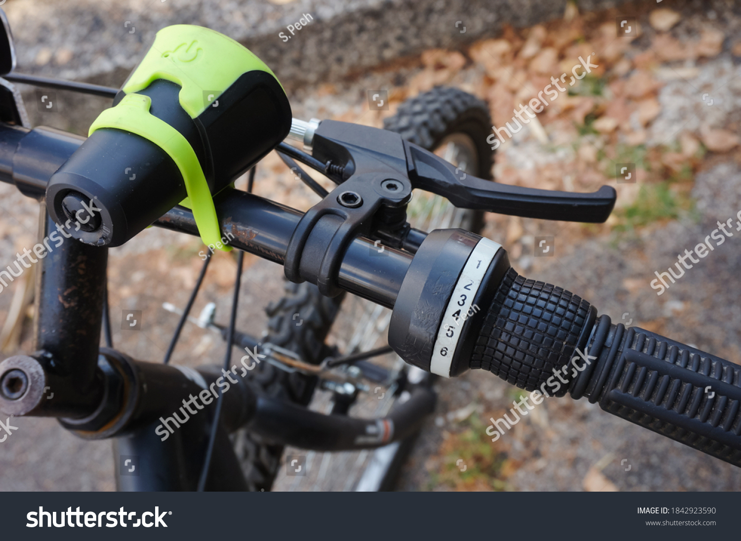 bicycle shifter