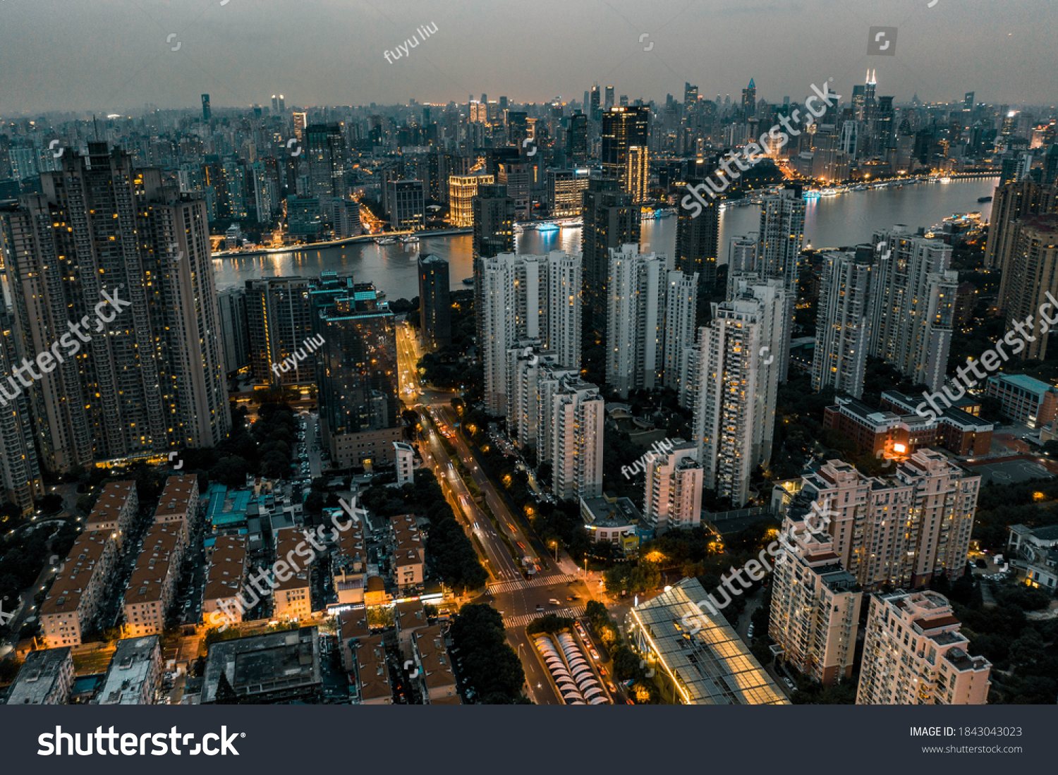 ブラジルのサンパウロ市の夜景写真素材 Shutterstock