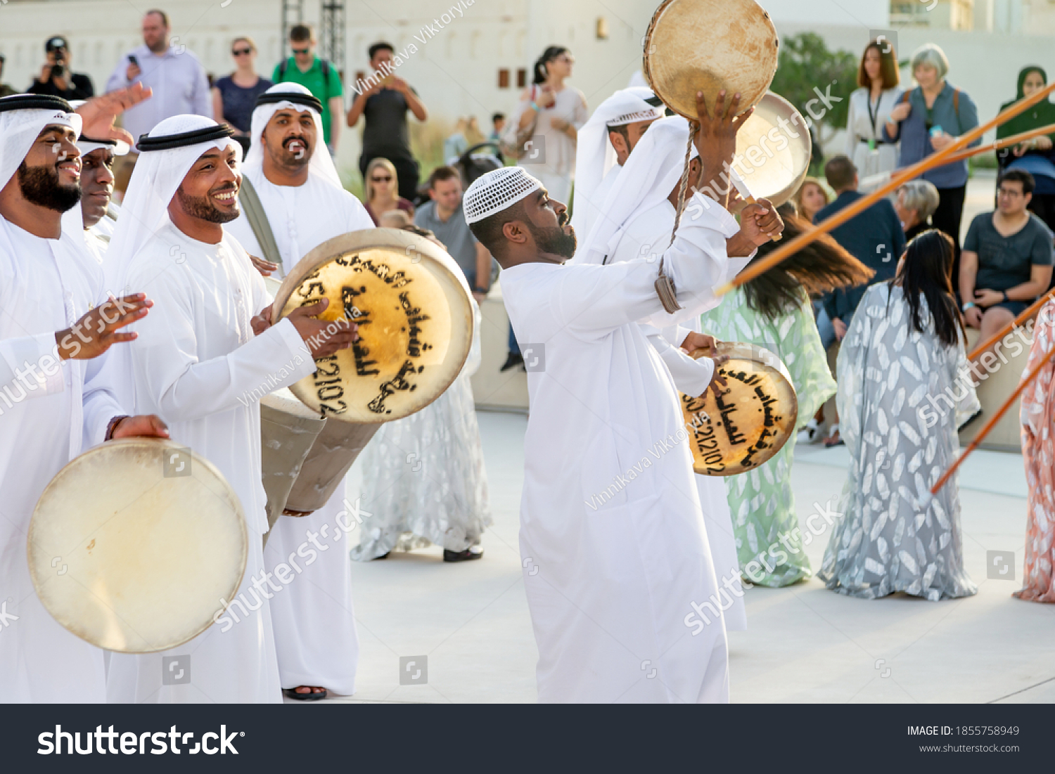 190 Imagens De Emirati Men Dancing Imagens, Fotos Stock E Vetores ...