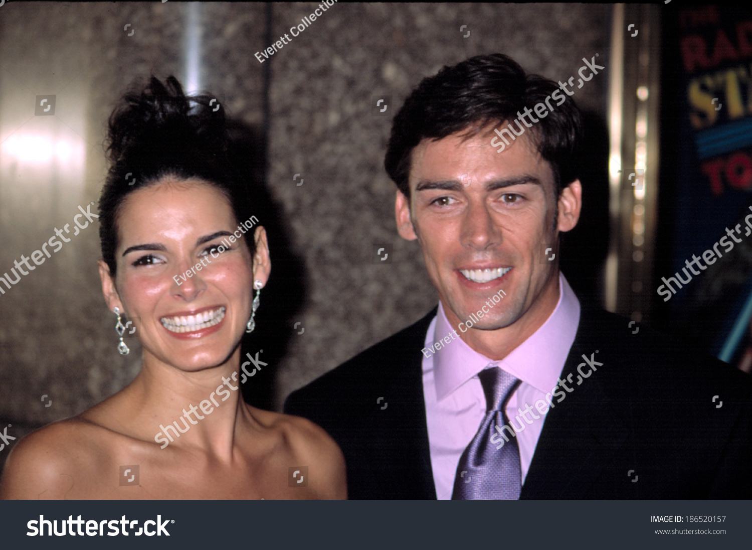 Are angie harmon and mark harmon married