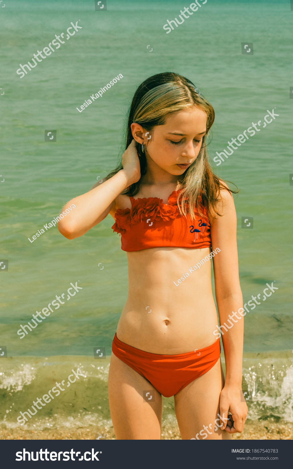 M Dchen Im Sommer M Dchen In Einem Stockfoto Shutterstock