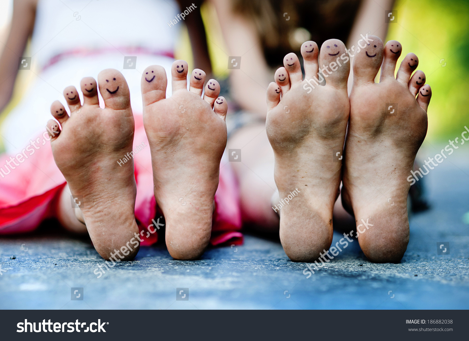 https://image.shutterstock.com/shutterstock/photos/186882038/display_1500/stock-photo-funny-feet-of-two-girls-sitting-on-a-pavement-in-green-park-186882038.jpg