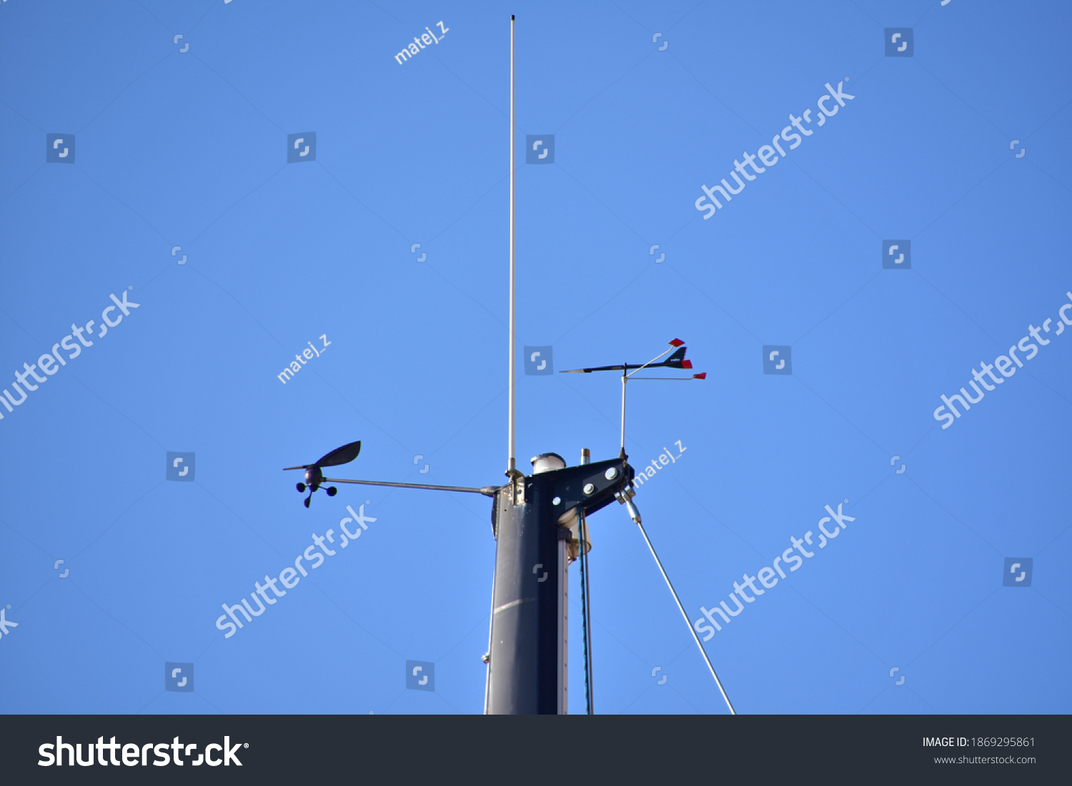 sailboat mast wind indicator