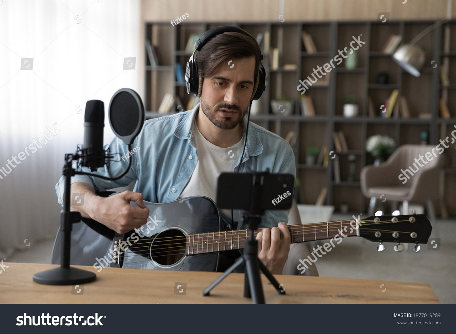 286,499 The music man play Images, Stock Photos & Vectors | Shutterstock