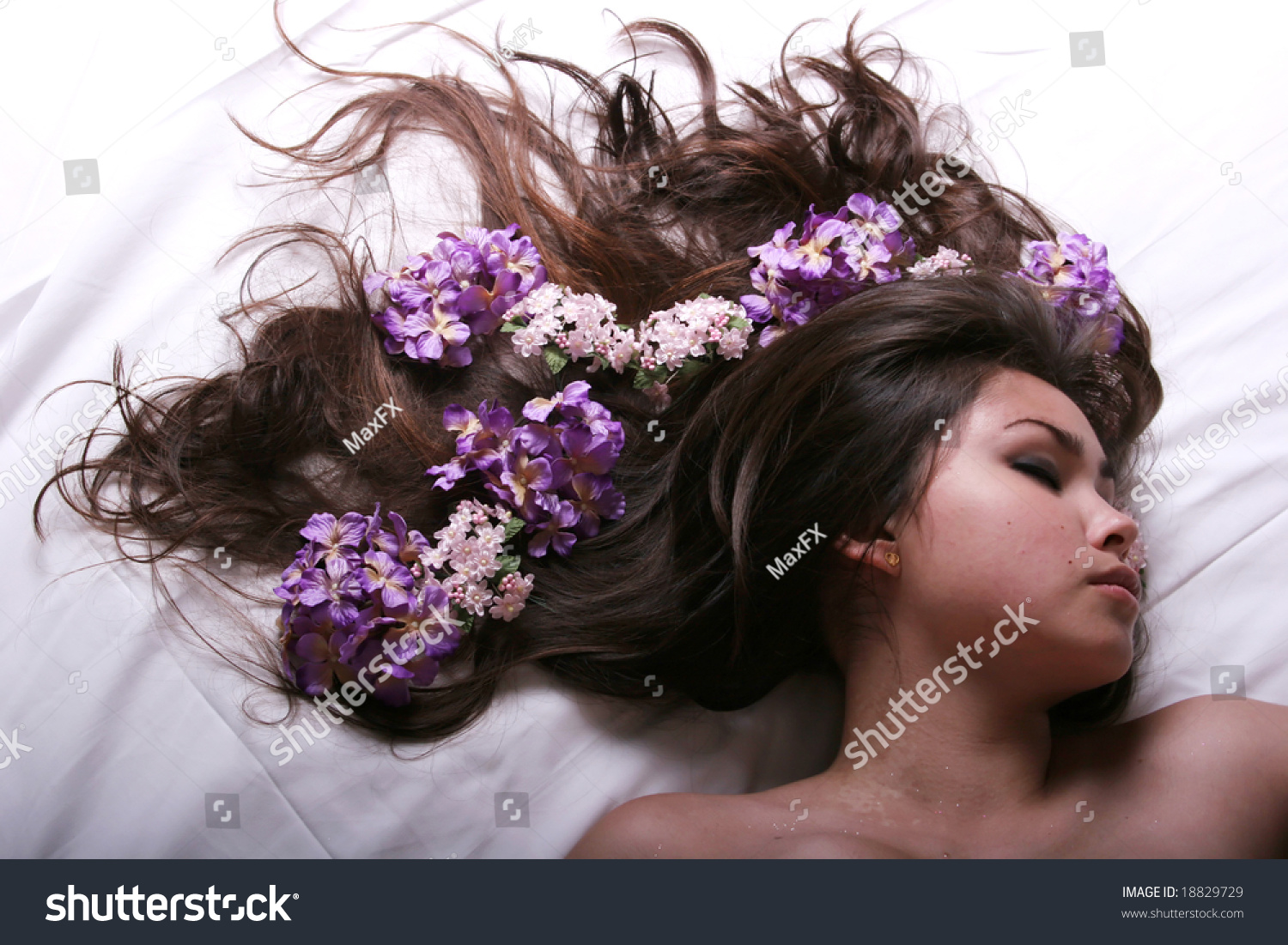 Beautiful Asian Woman Lying On Bed库存照片18829729 Shutterstock 9838