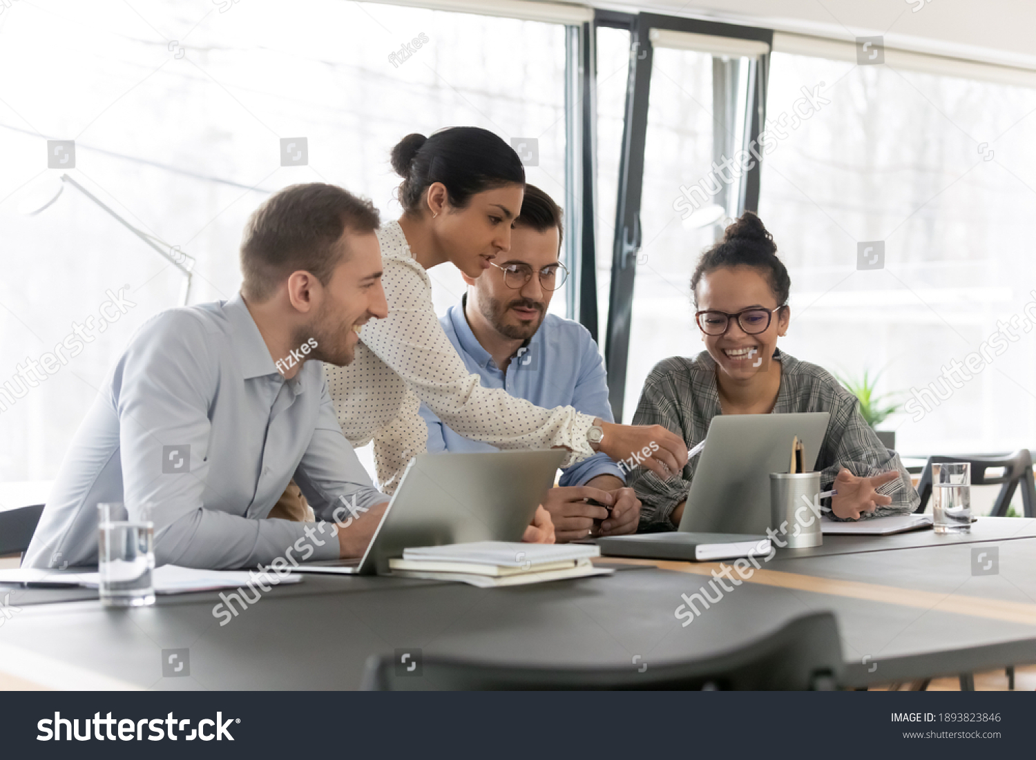 464,421 Happy At Office Desk Images, Stock Photos & Vectors | Shutterstock