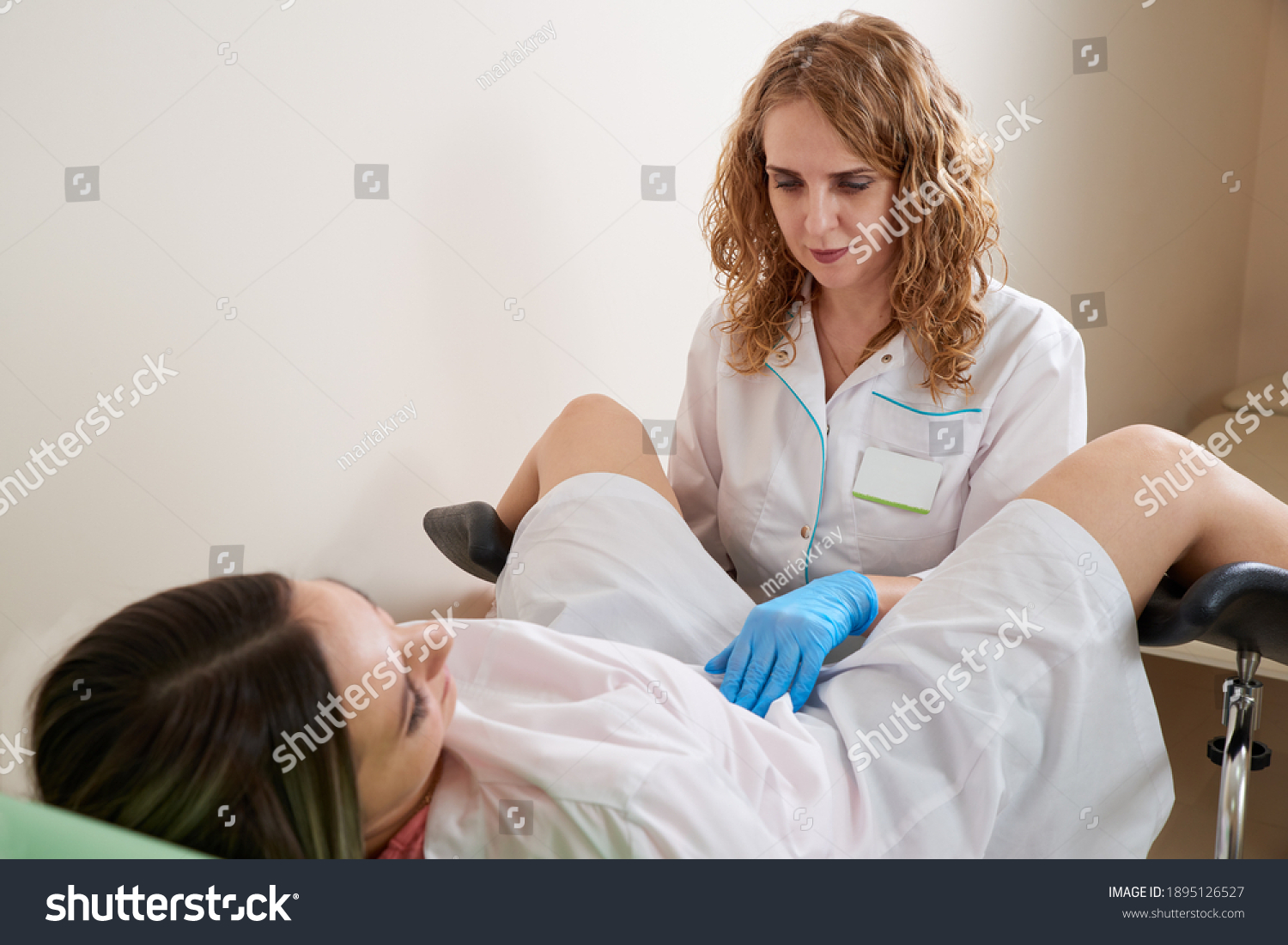 массаж на кресле гинеколога