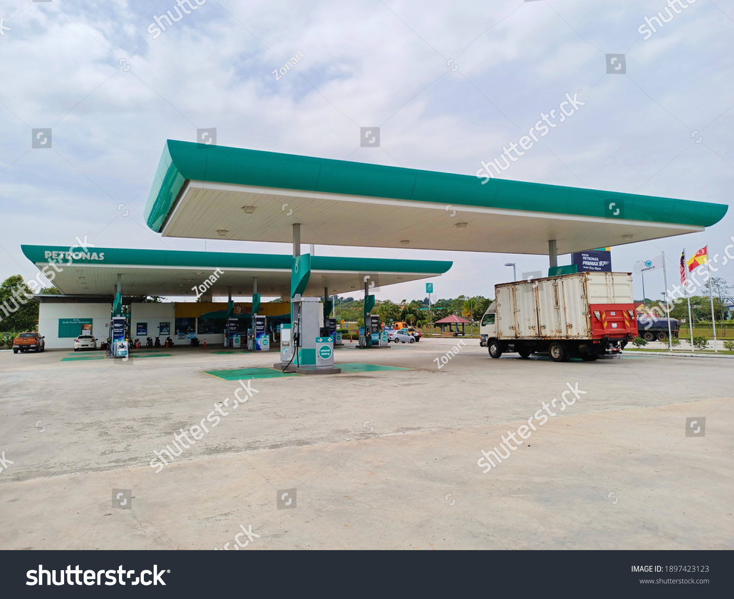 Petronas Oil Station Rawang Selangor 18 Stock Photo 1897423123 ...