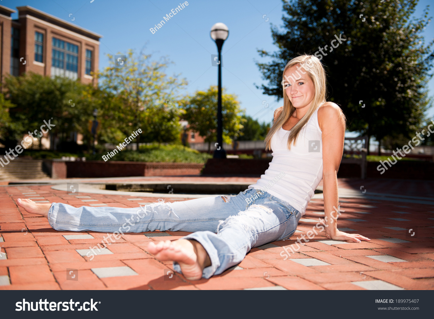 https://image.shutterstock.com/shutterstock/photos/189975407/display_1500/stock-photo-fit-young-blond-woman-casually-sitting-in-urban-environment-189975407.jpg