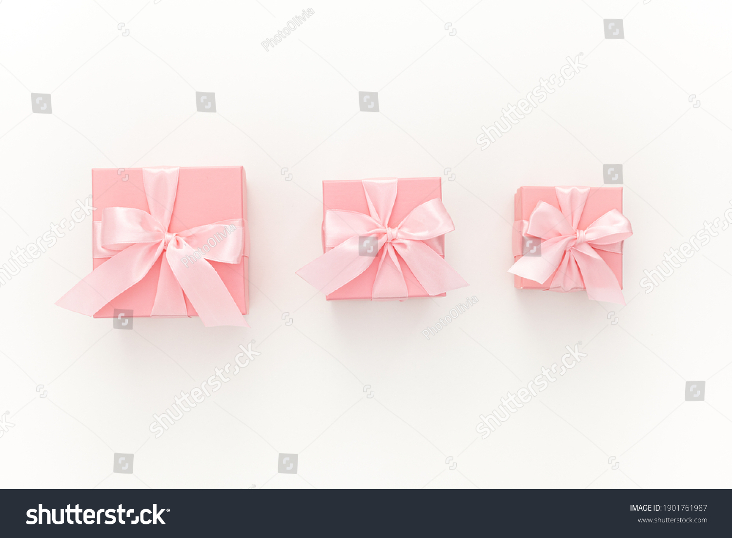 139,788 Gift card with pink ribbon Images, Stock Photos & Vectors ...