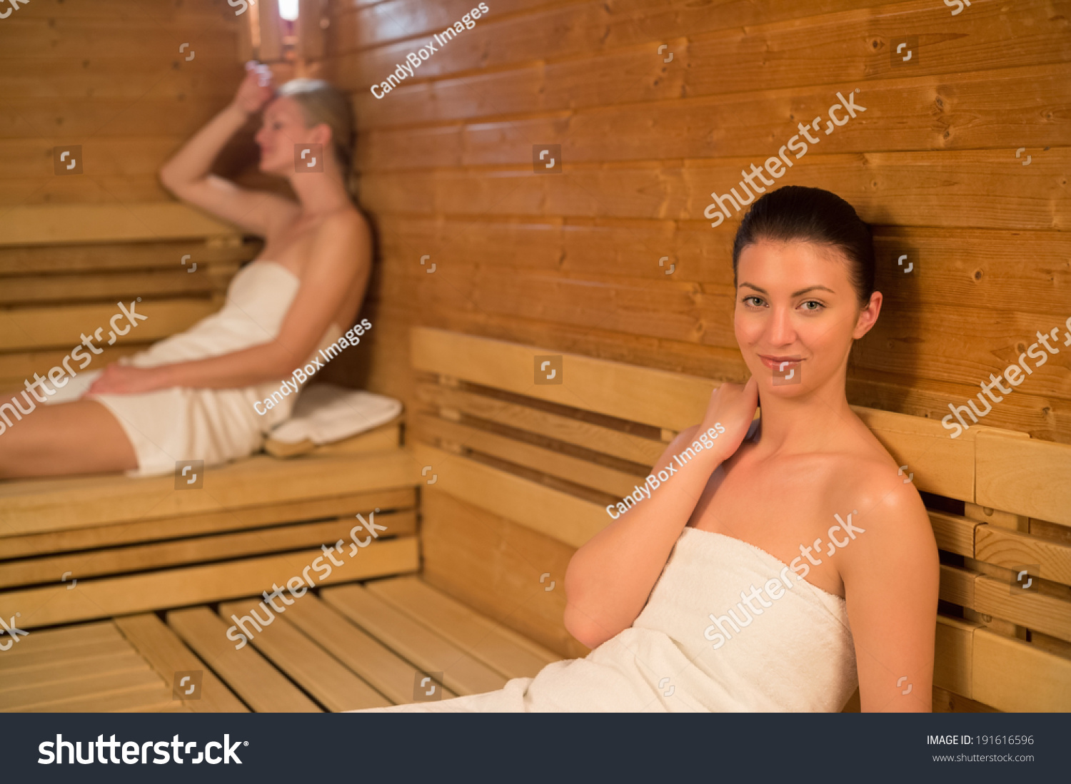 Красивые девушки в бане