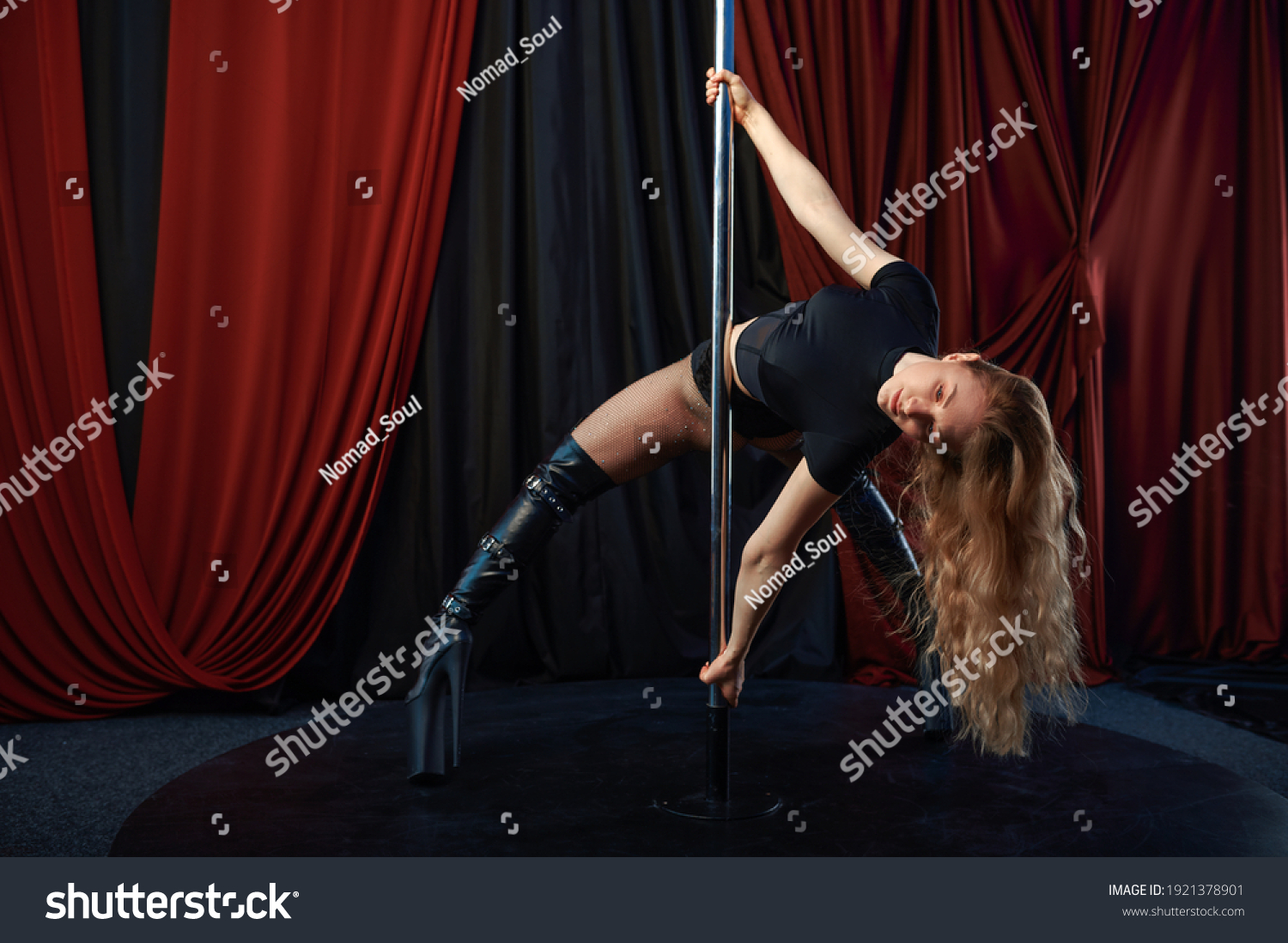 Sexy Showgirl On Stage Pole Dance库存照片1921378901 Shutterstock 
