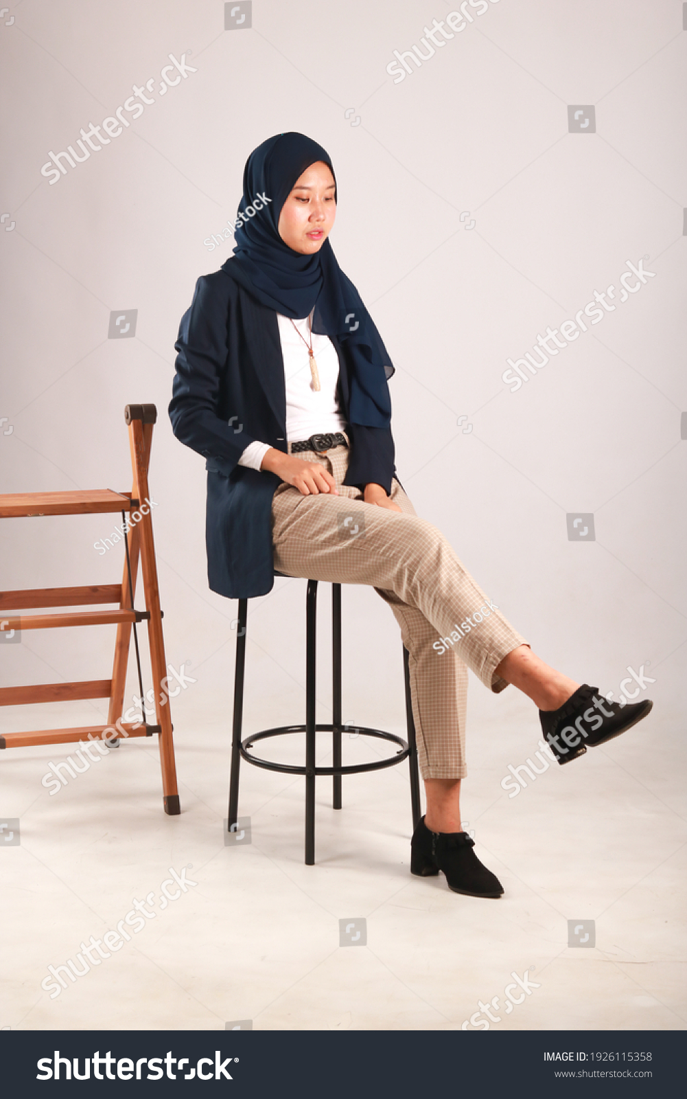 Beautiful Muslim Girl Wearing Hijab Casual Stock Photo 1926115358 ...