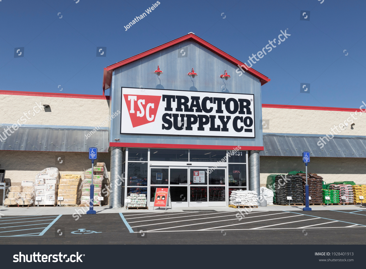 152 Tractor Supply Company Images, Stock Photos & Vectors | Shutterstock