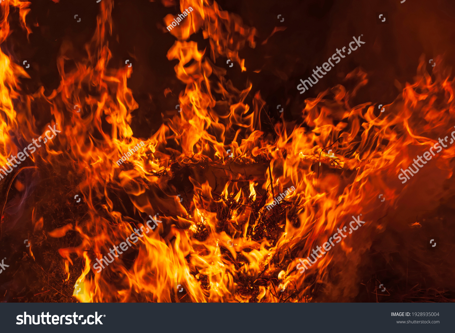 I am burn fire. Пыль горит. Горящий уголь. Огонь из под земли. Большое пламя.