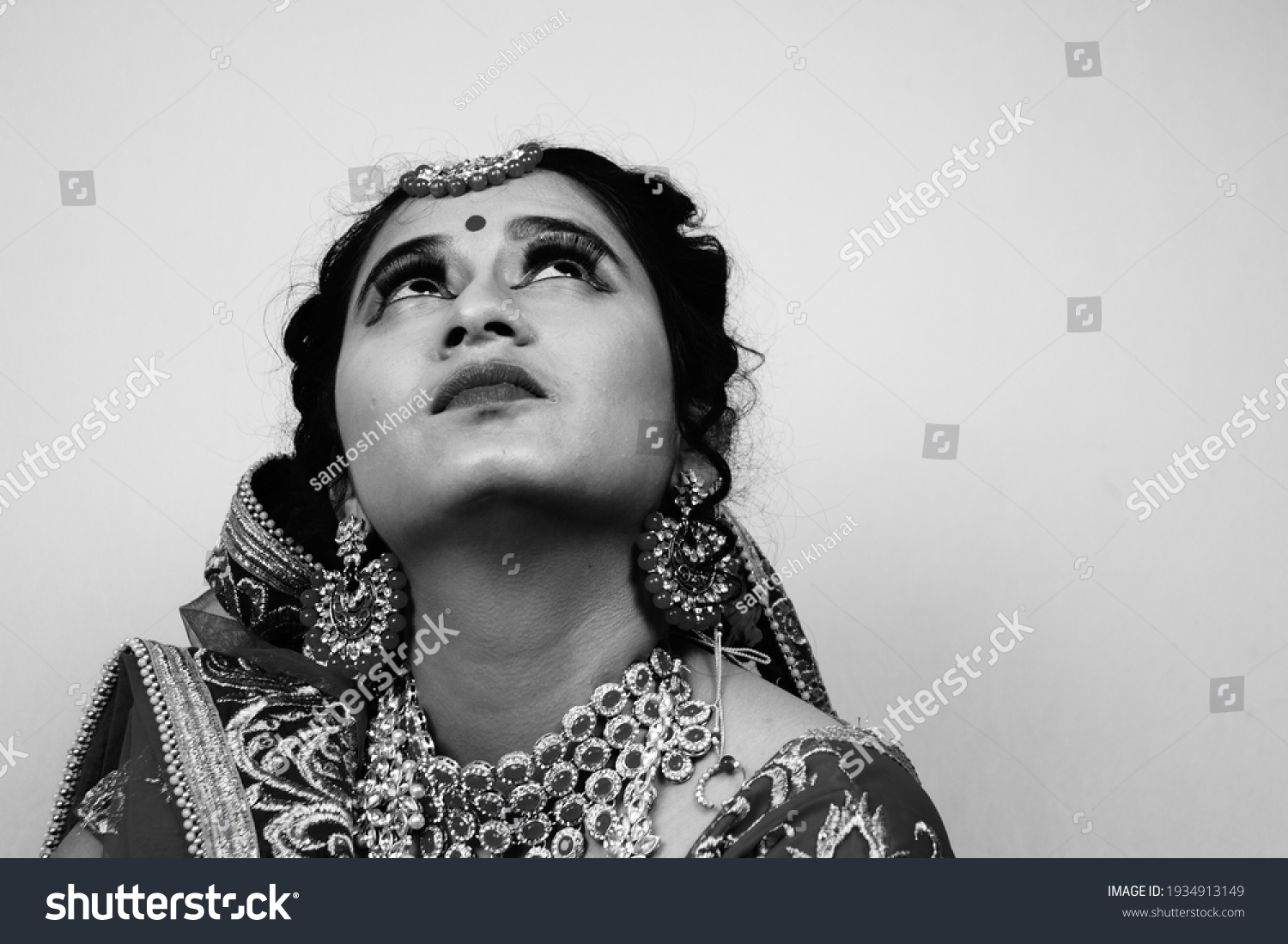 Indian Bridal Makeup Bridal Makeup Hairstyle Stock Photo 1934913149 ...