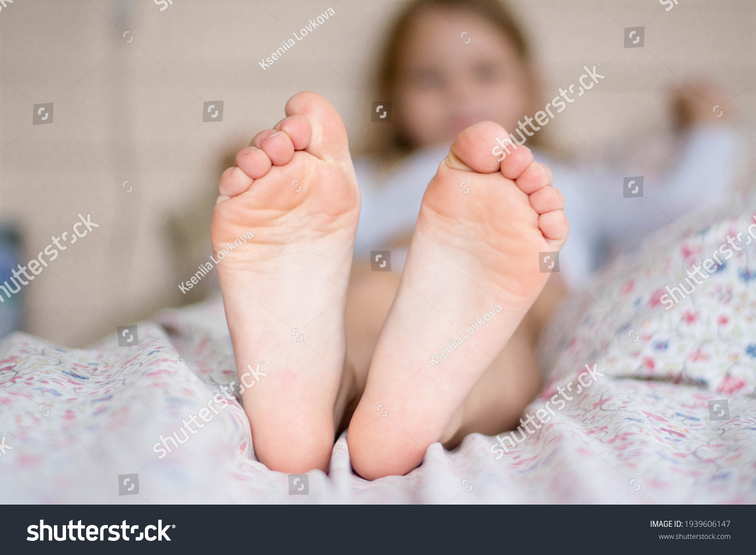 4592 Teen Girl Feet Stock Photos, Images & Pictures