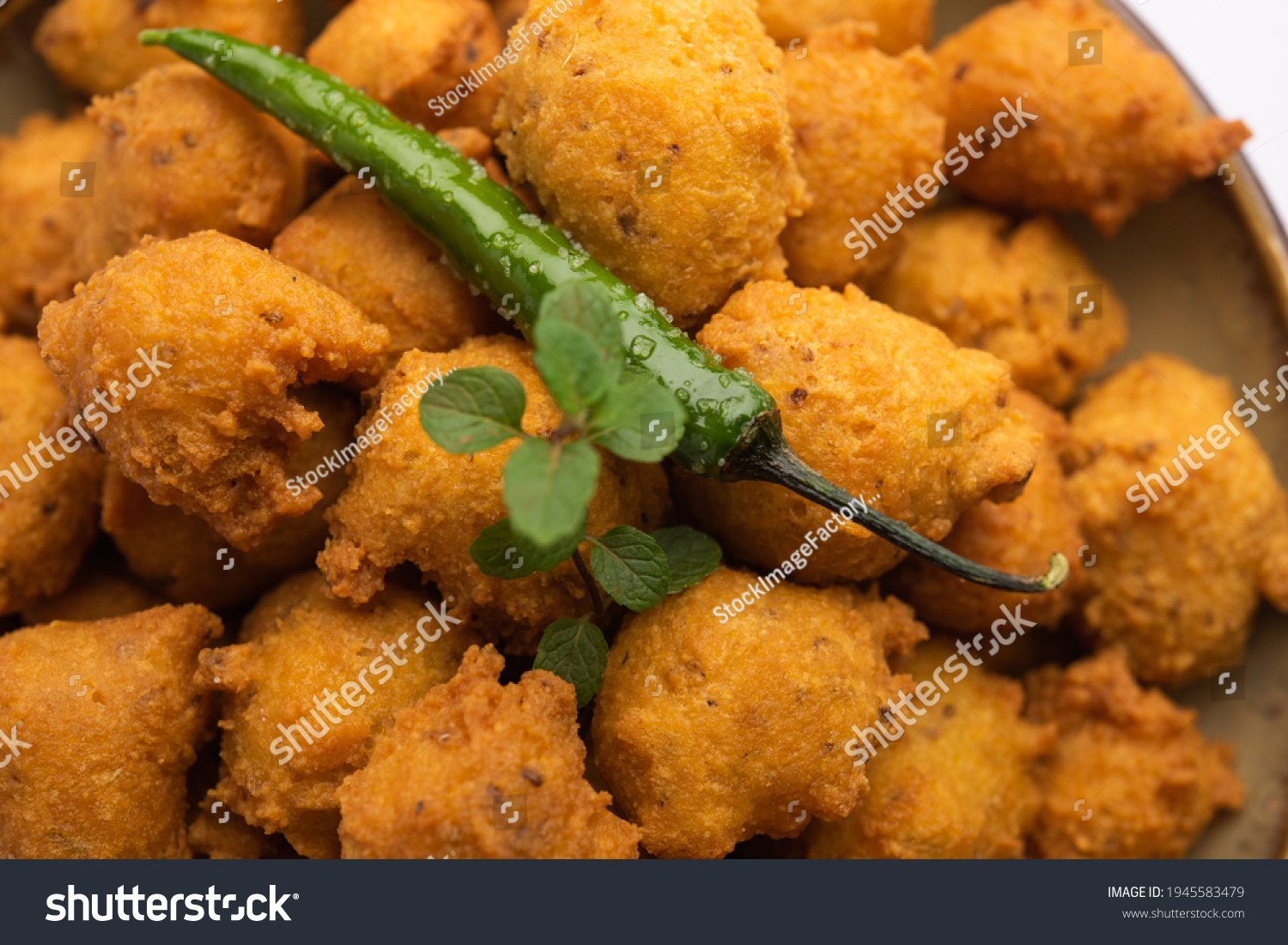 Monsoon Special Moong Dal Vada Pakoda Stock Photo 1945583479 | Shutterstock