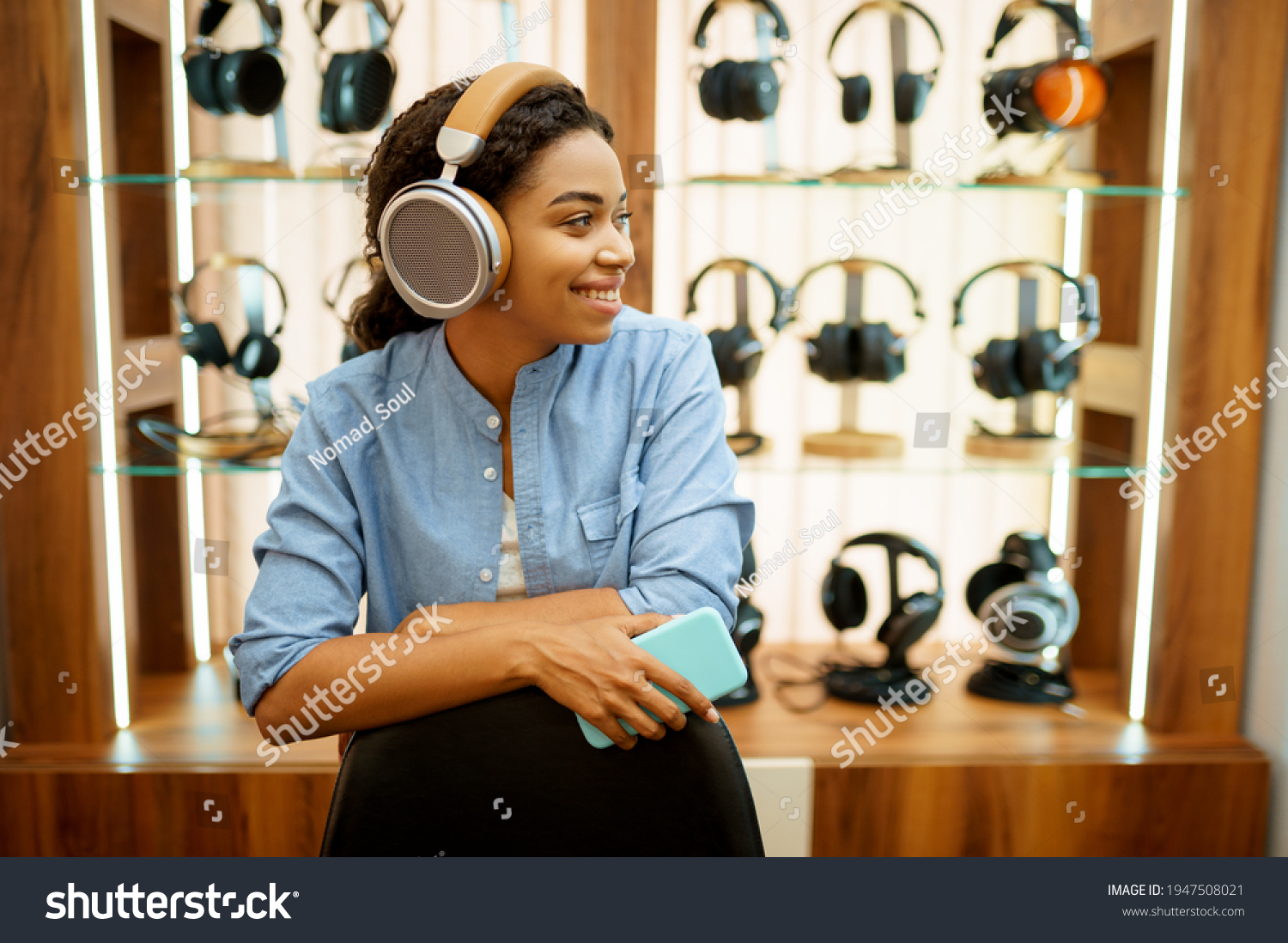 6,873 Buy headphones Images, Stock Photos & Vectors | Shutterstock