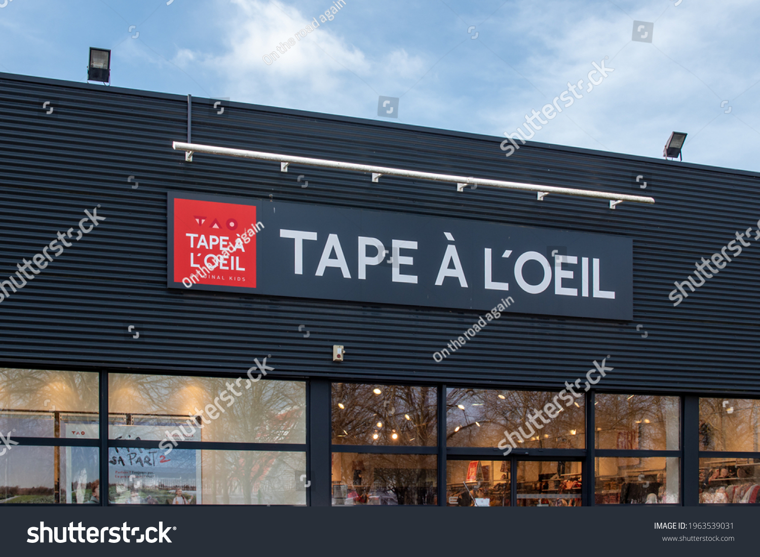 Lloyd Shop Facade Tallinn Estonia Famous库存照片 Shutterstock