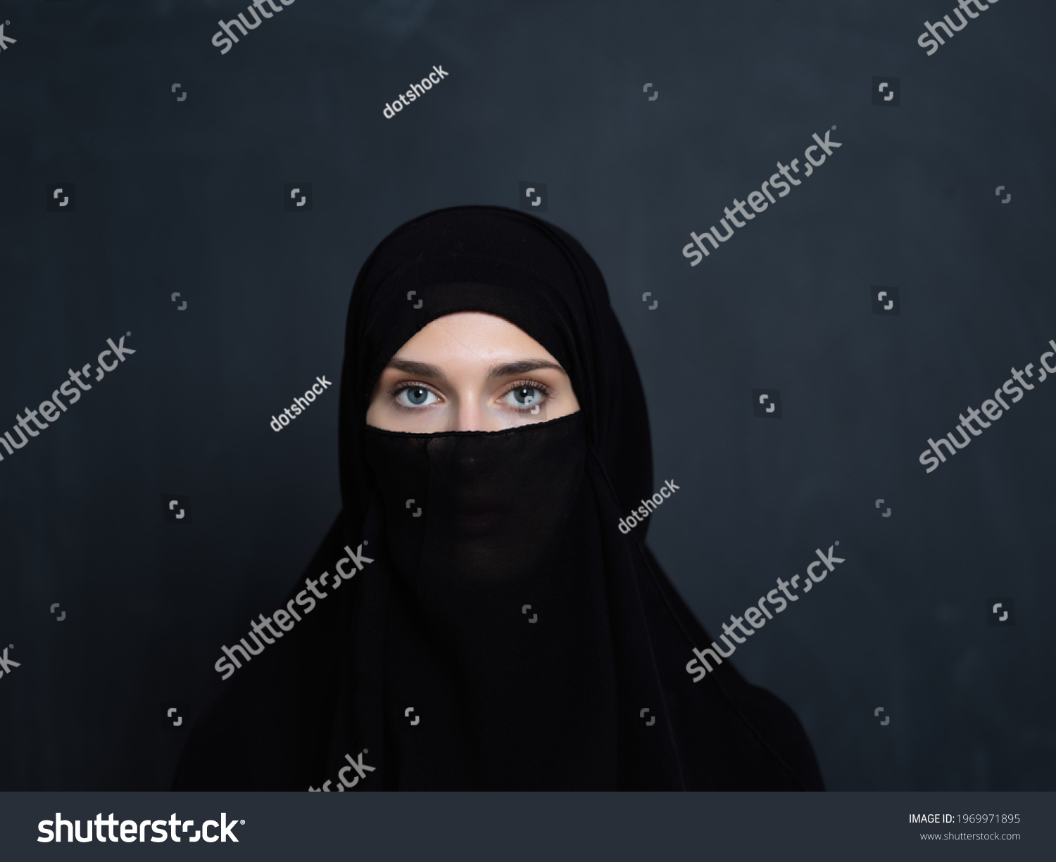 Portrait Muslim Woman Wearing Niqab Traditional Stock Photo 1969971895 ...