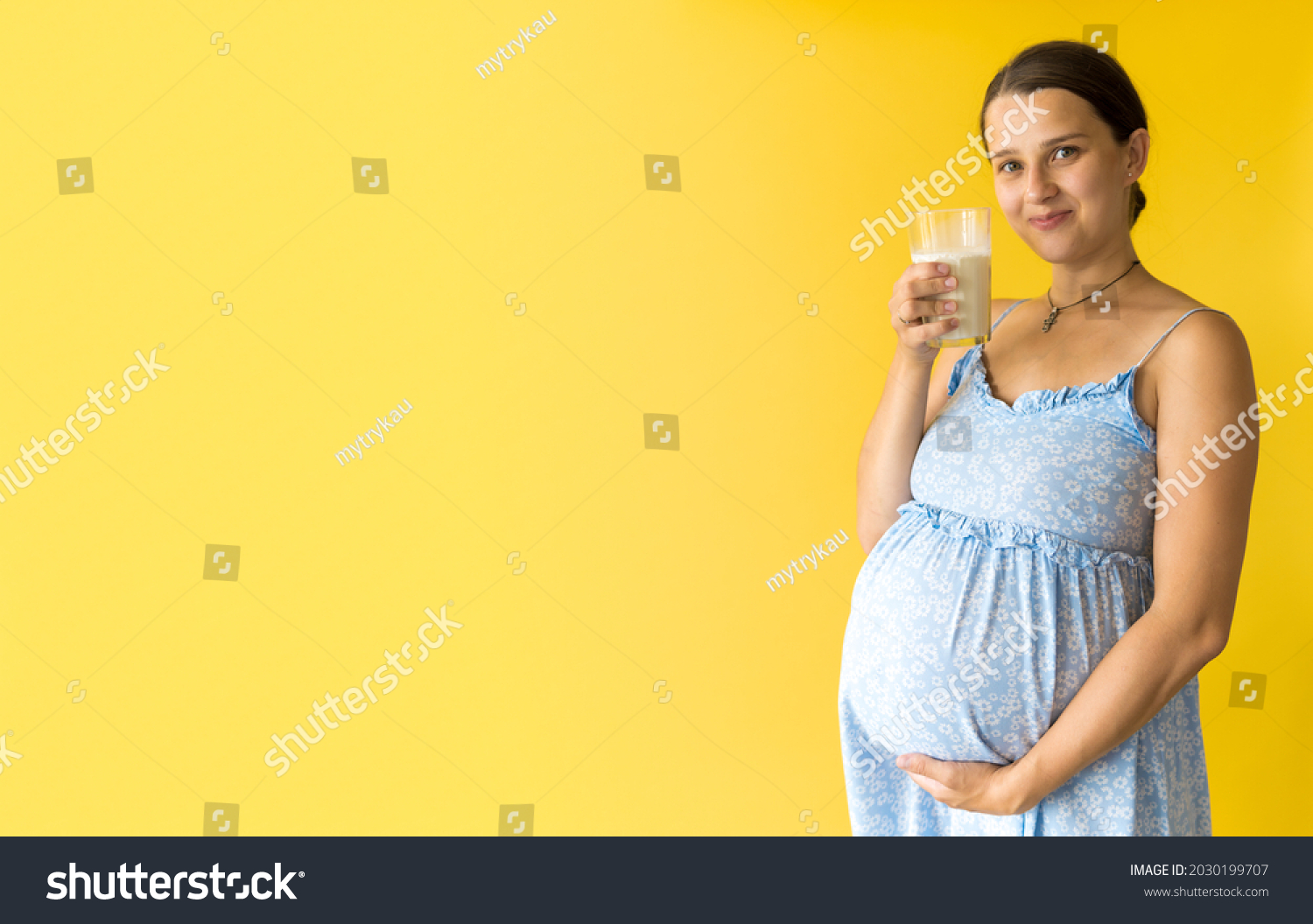 Стоковая фотография 2030199707 Portrait Cute Beautiful Pregnant Young Pretty Shutterstock 4781