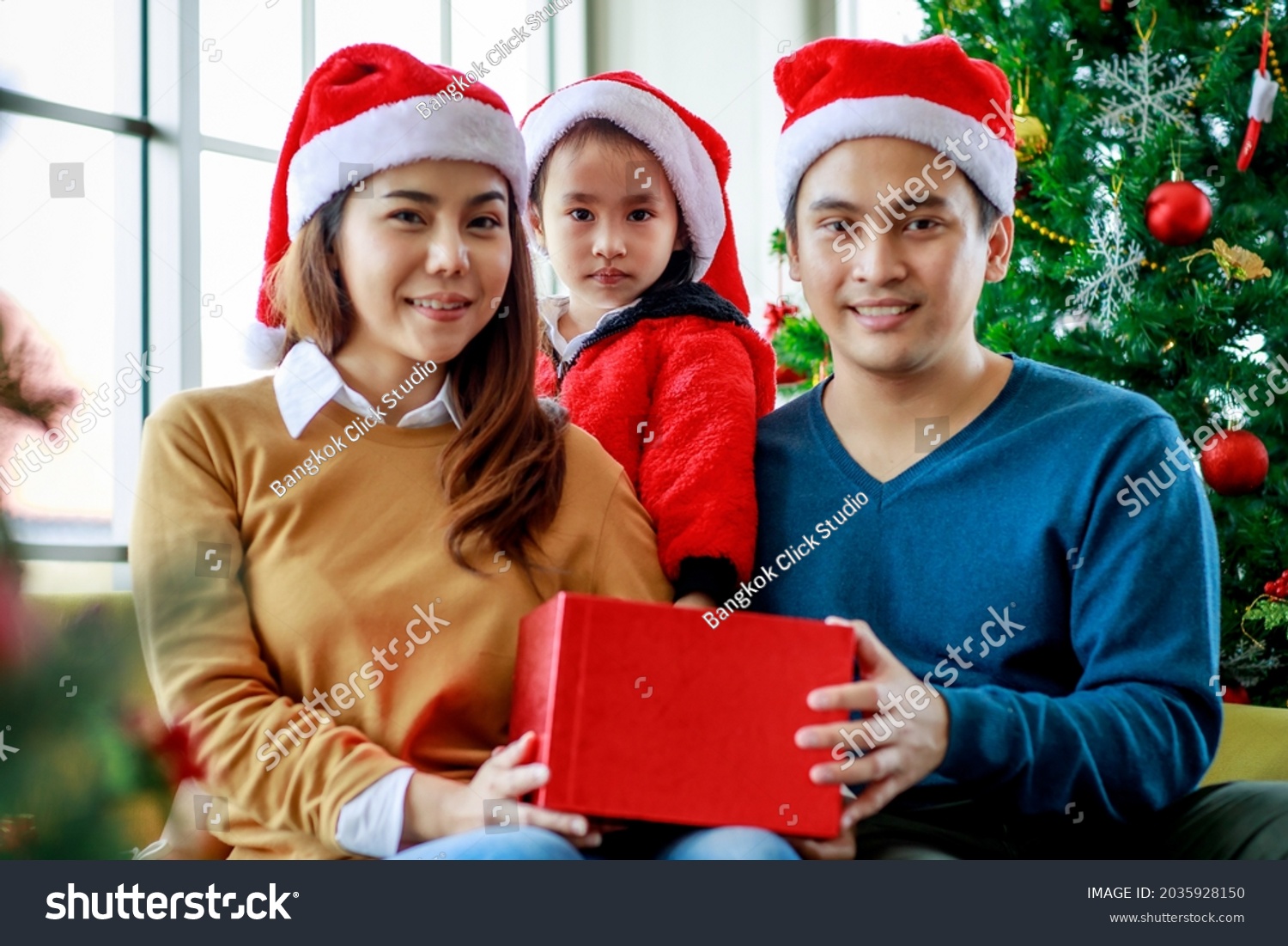 Happy Asian Family Father Mother Daughter Stock Photo 2035928150 ...