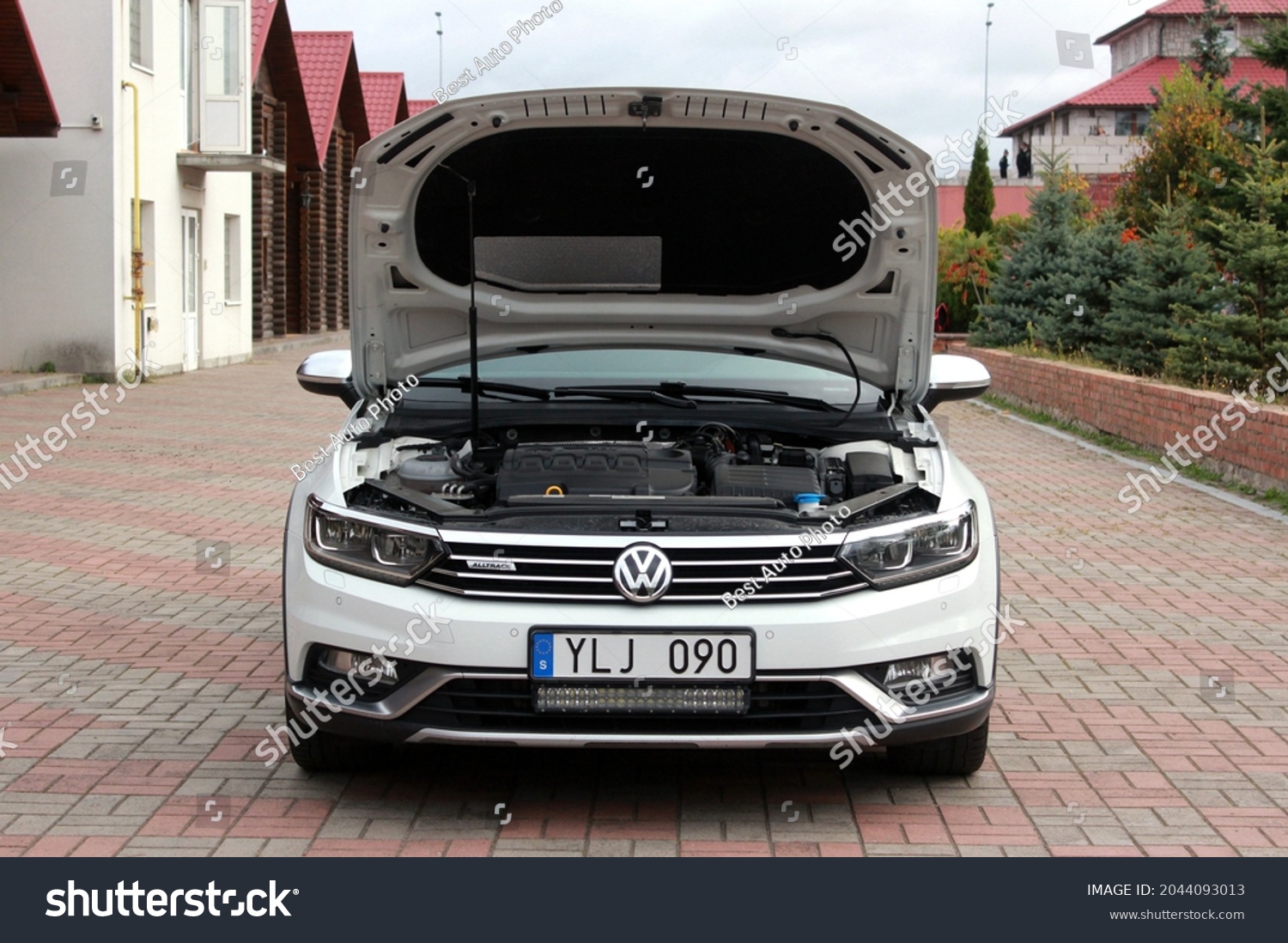 7,268 Car Hood Front View Images, Stock Photos & Vectors | Shutterstock