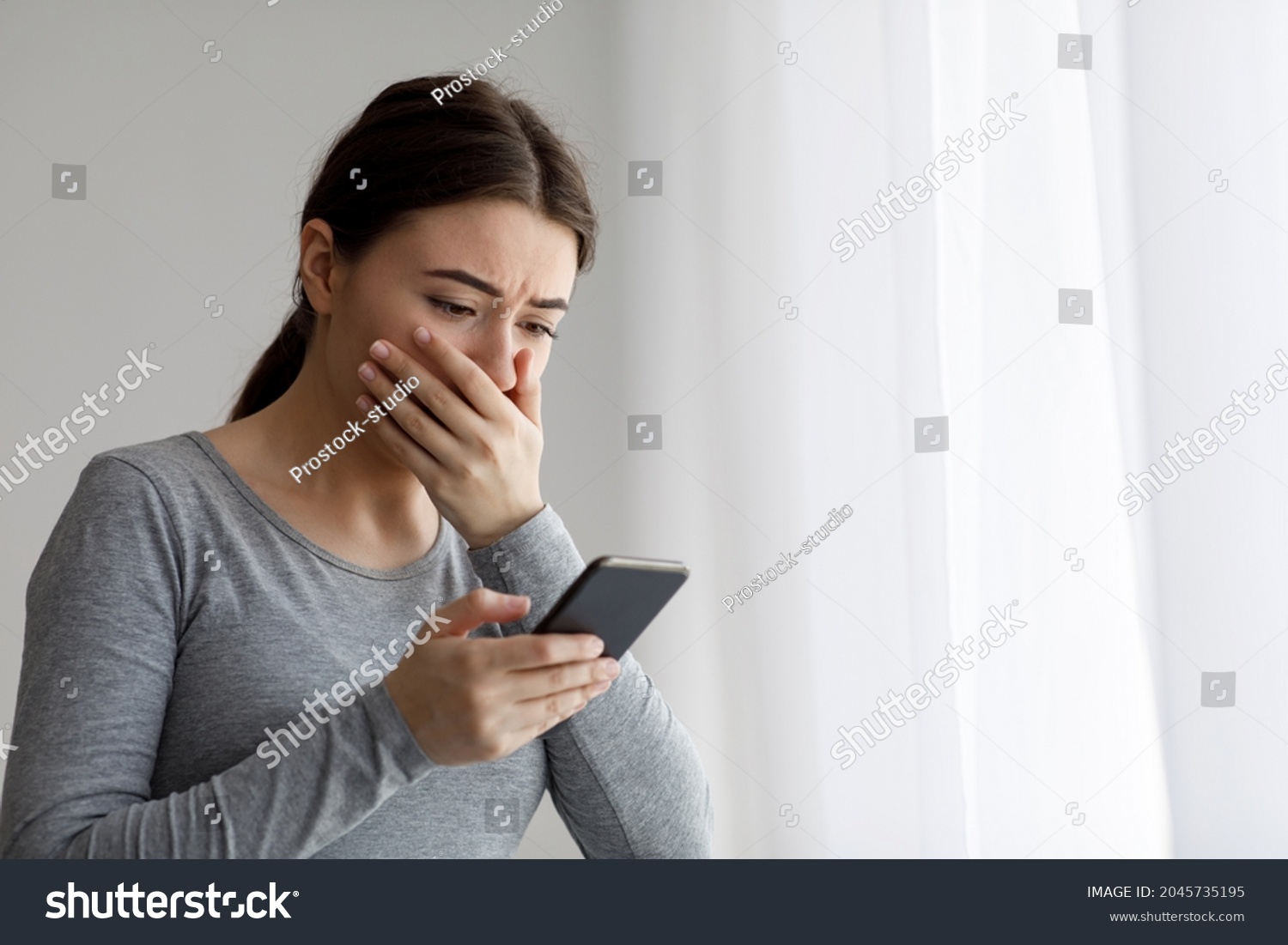 3,539 Woman Phone Panic Images, Stock Photos & Vectors | Shutterstock