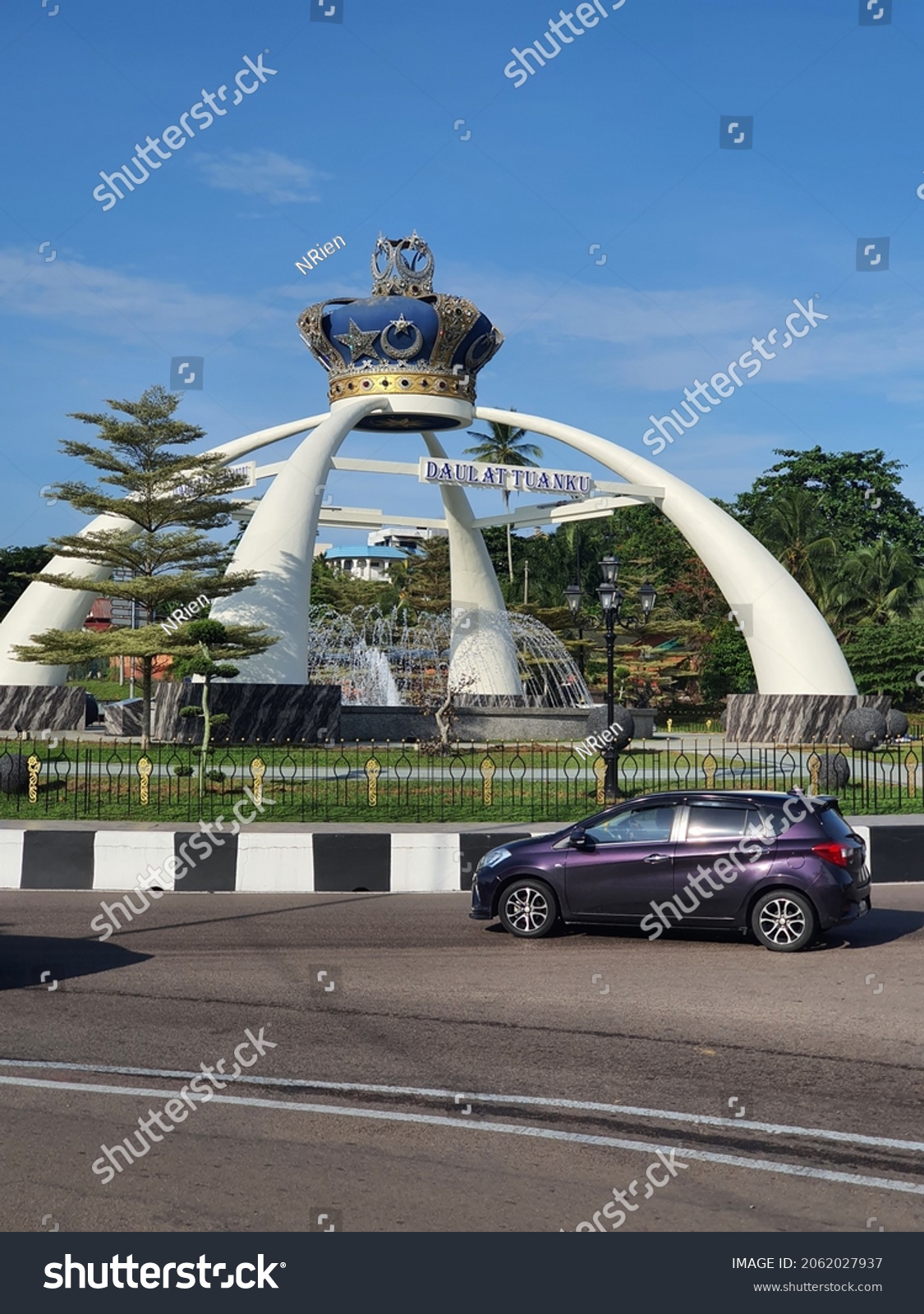 Replica Giant Johore Royal Crown Roundabout Stock Photo 2062027937 ...