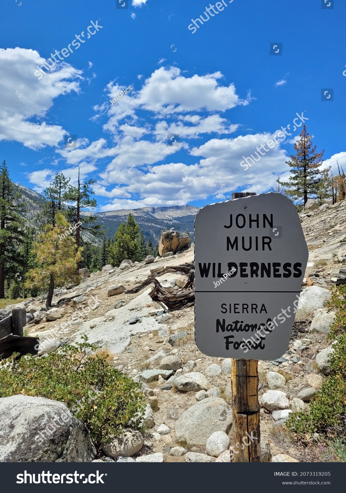 are dogs allowed in the john muir wilderness